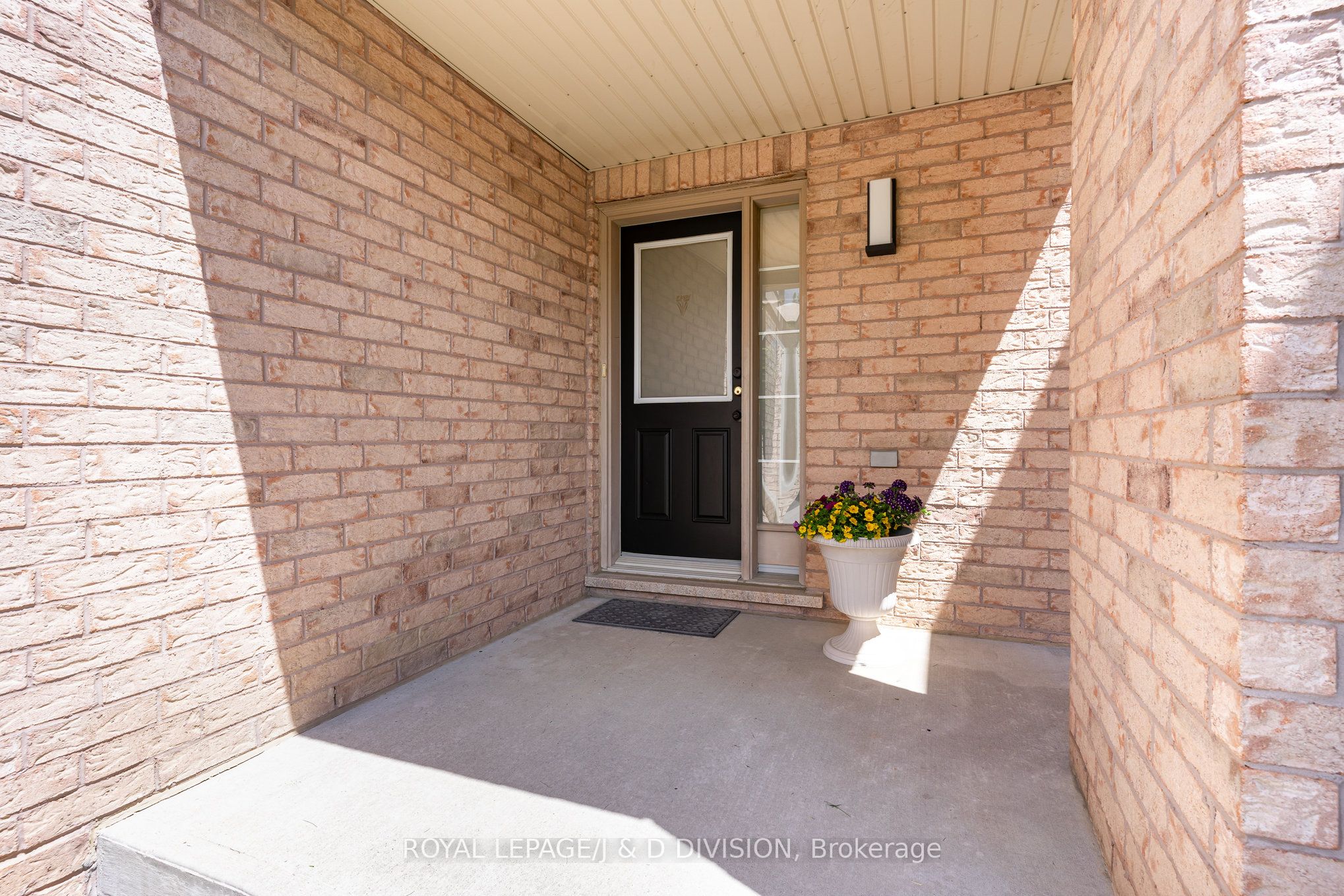 8 John Allan Cameron Street