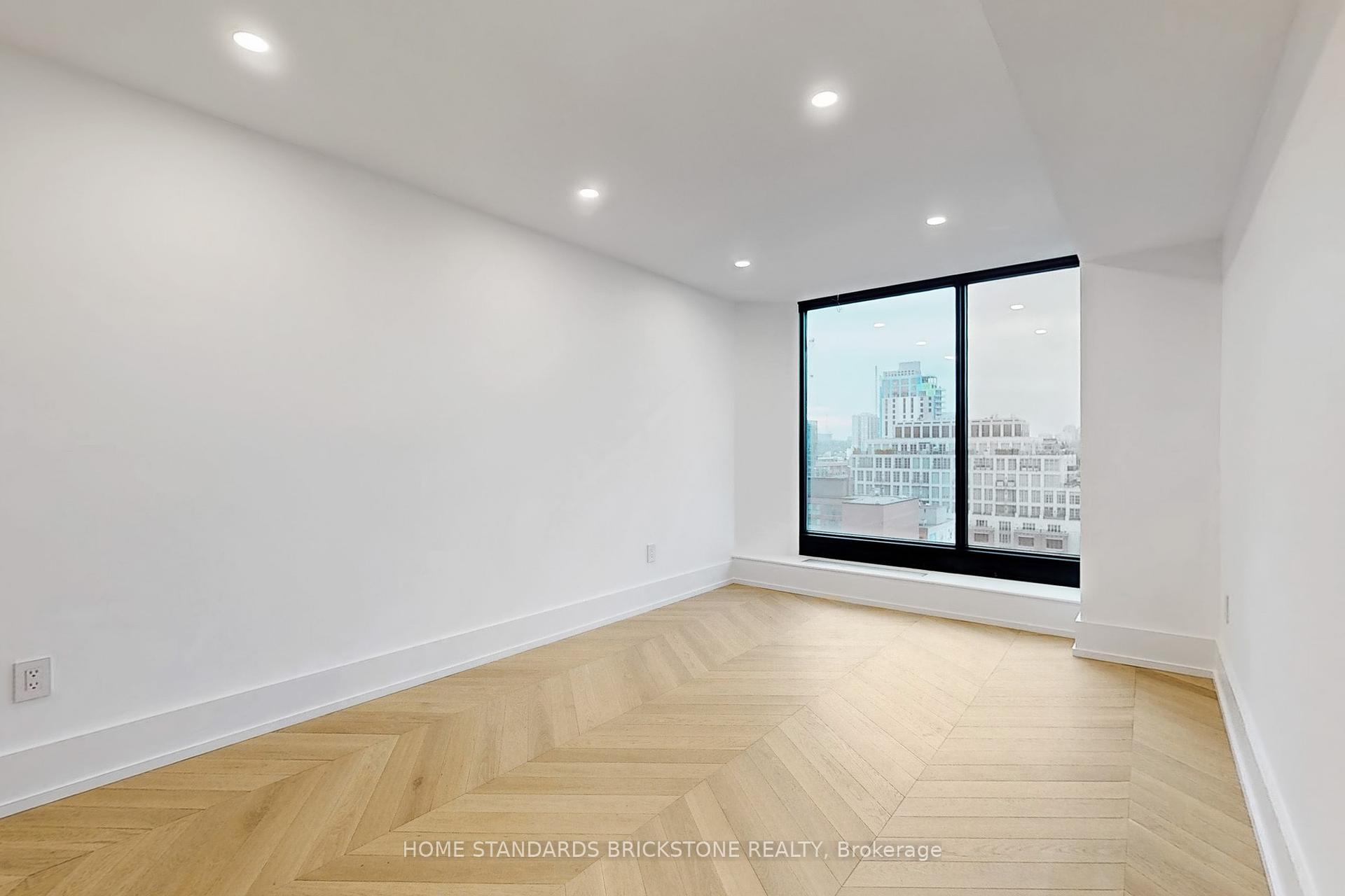 2 Bedrooms Condo at 110 Bloor, Toronto For sale