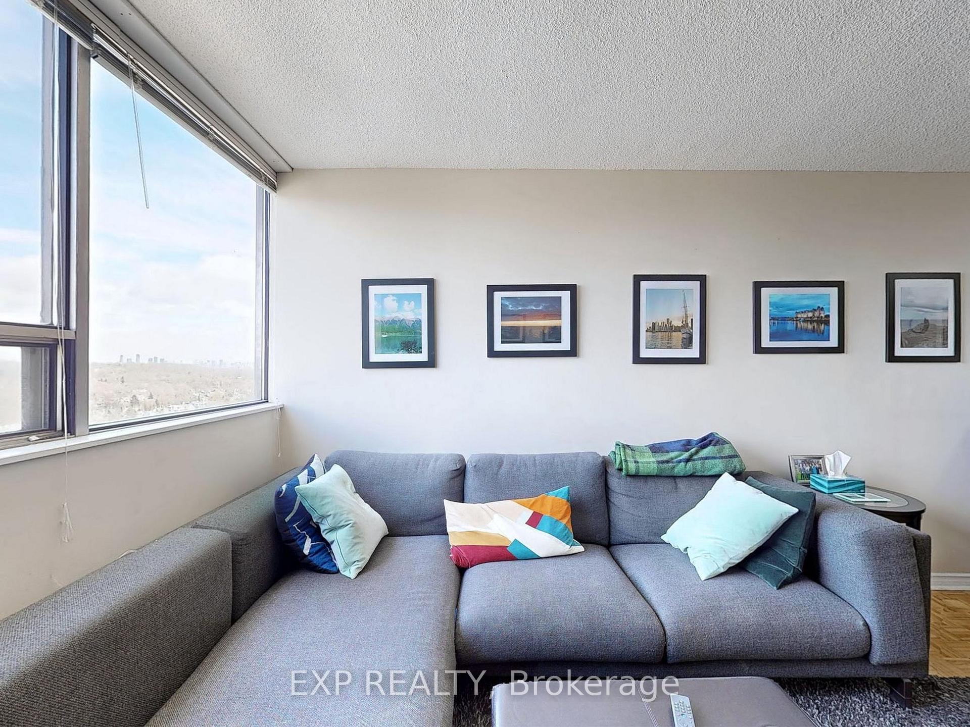 1 Bedroom Condo at 914 Yonge, Toronto For sale