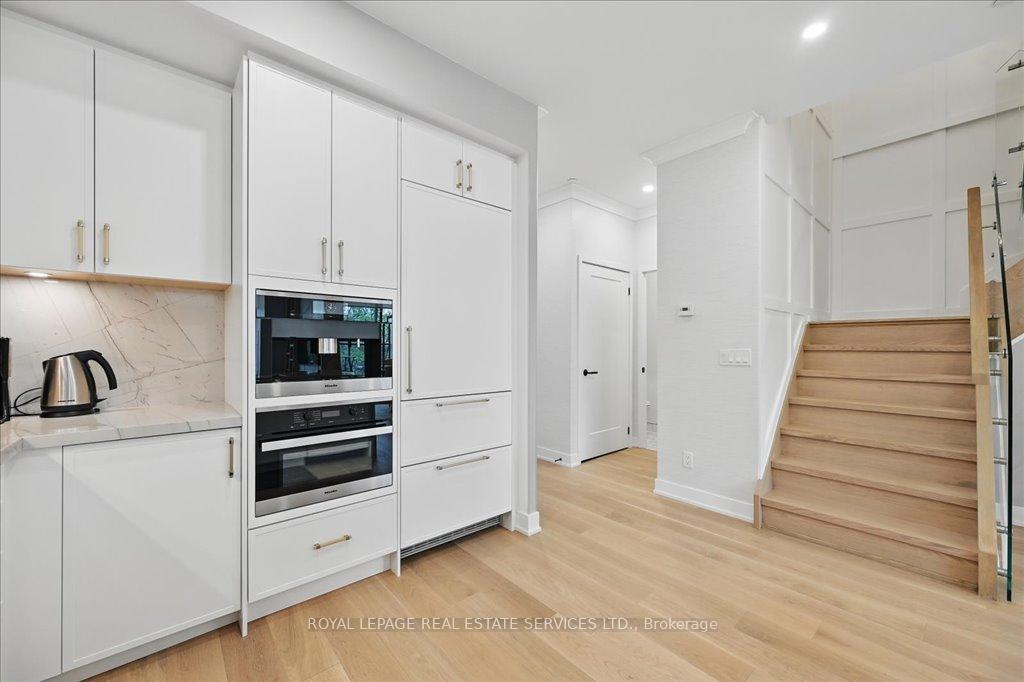 3 Bedrooms Condo at 2489 Taunton, Oakville For sale