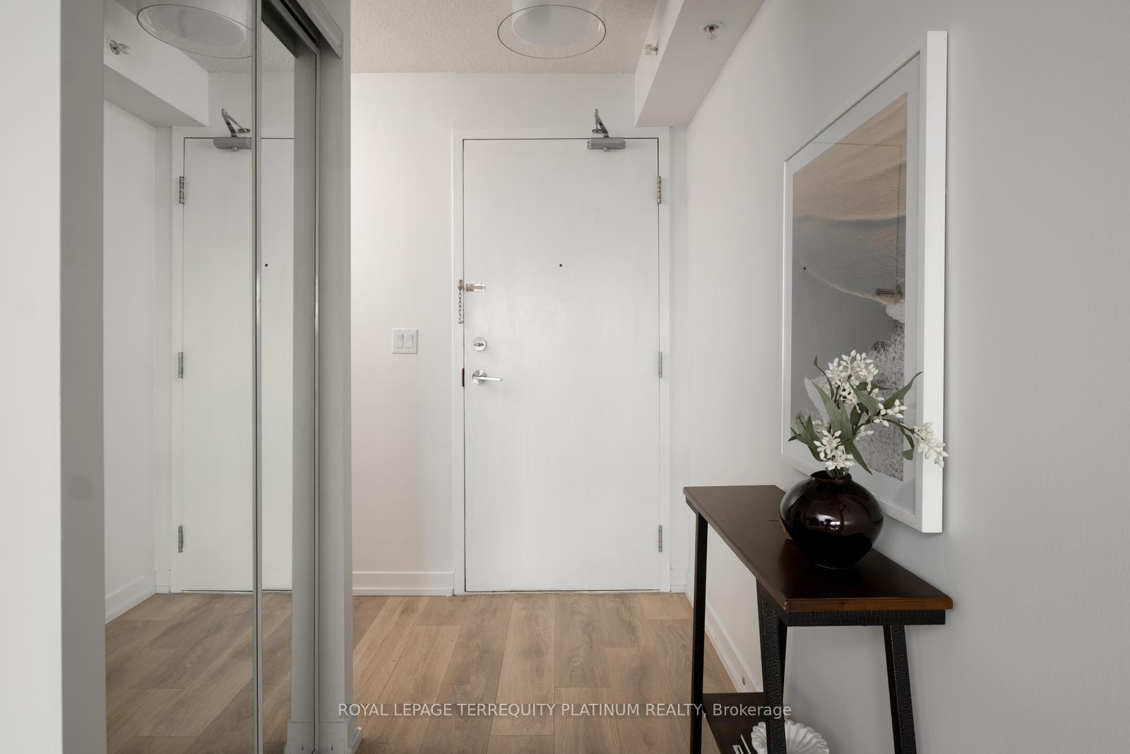 2 Bedrooms Condo at 1420 Dupont, Toronto For sale