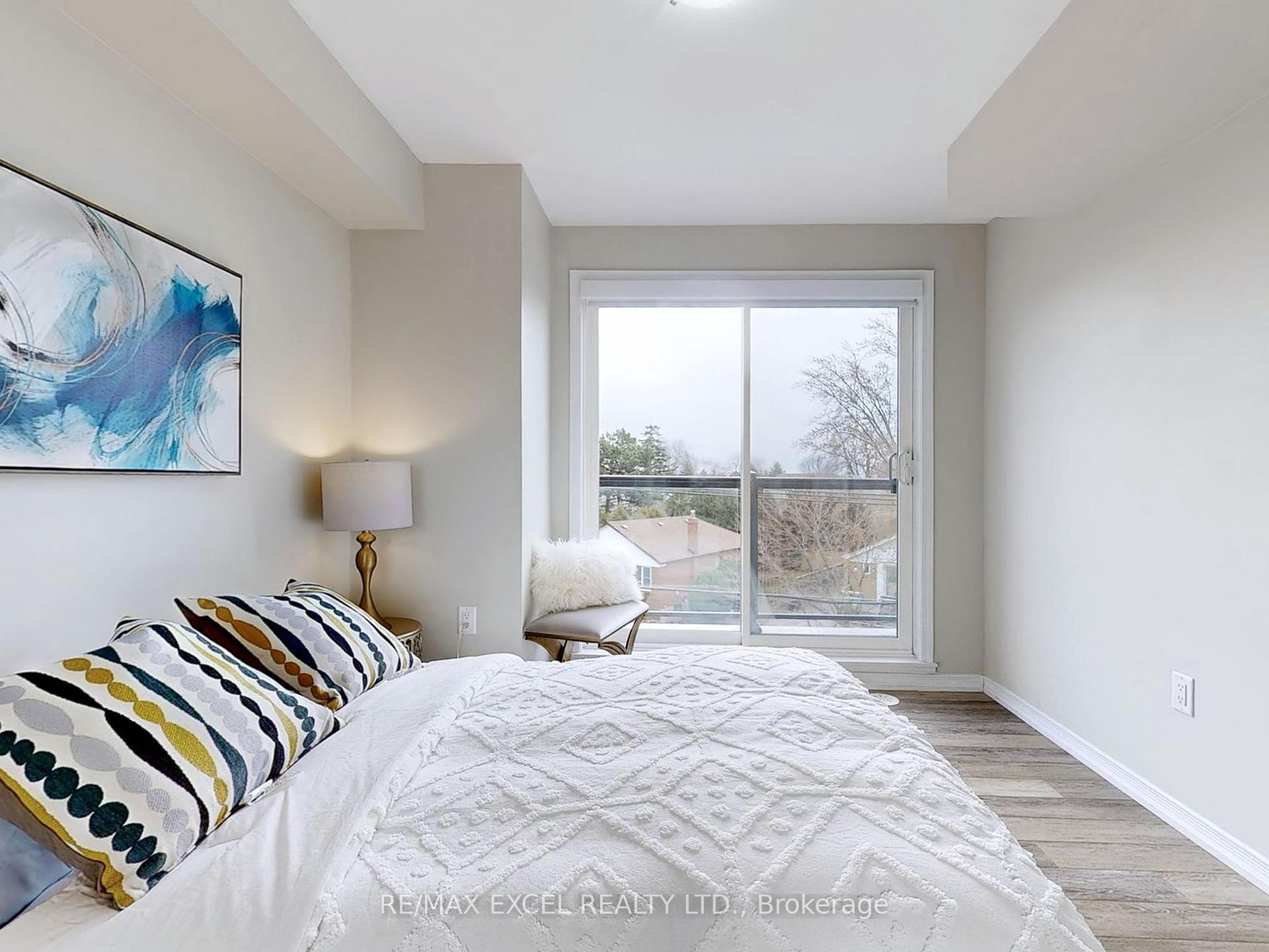 2 Bedrooms Condo at 24 Fieldway,  Toronto For sale