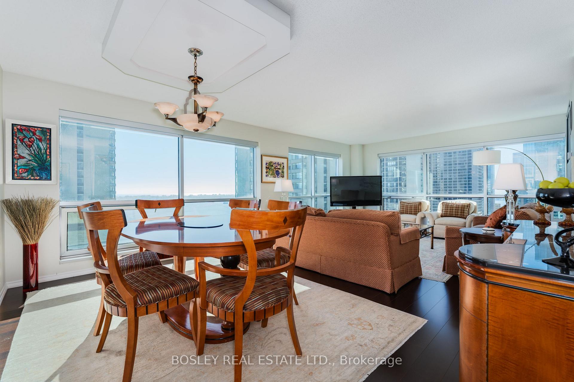 2 Bedrooms Condo at 10 Queens,  Toronto For sale