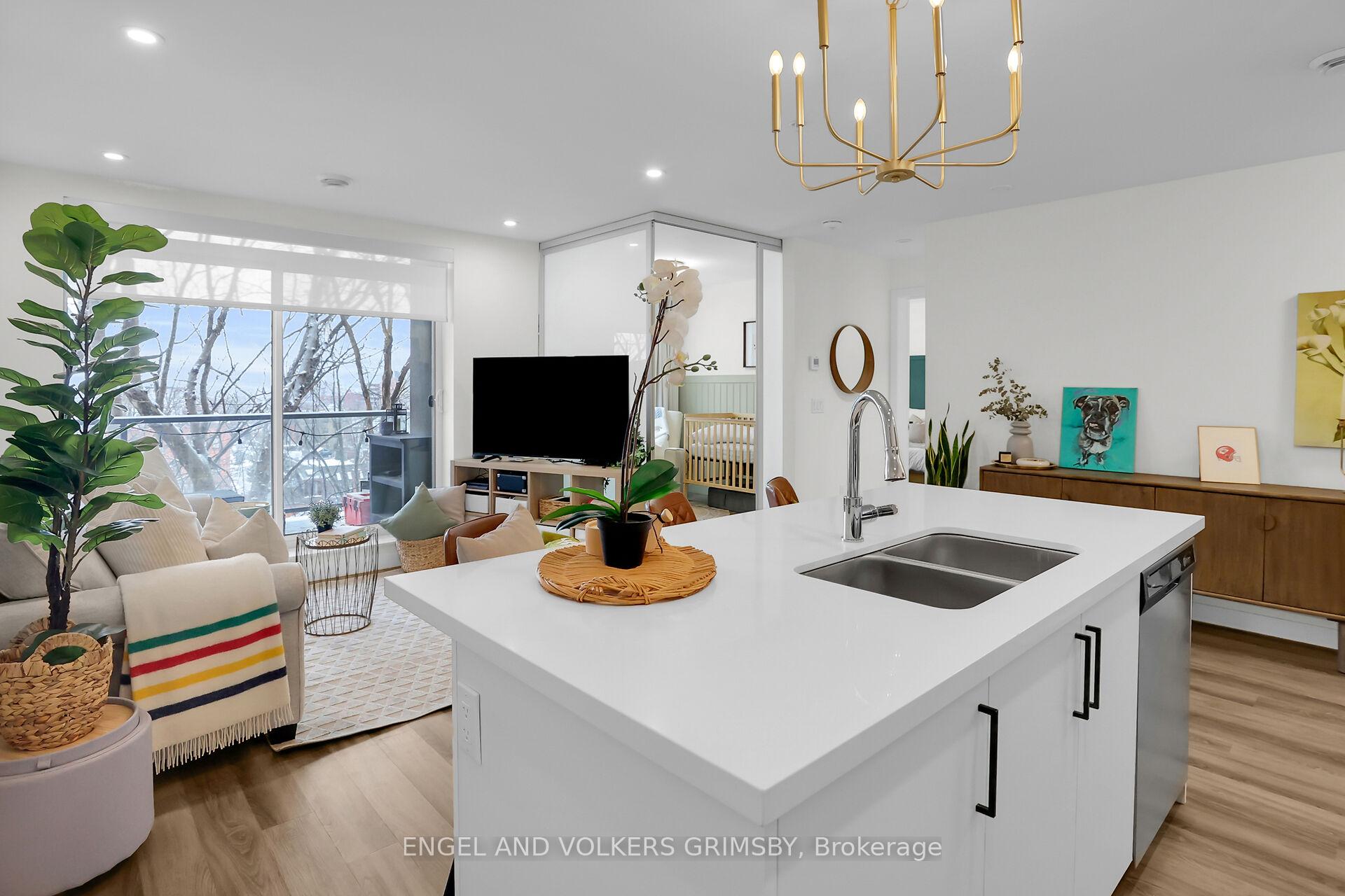 2 Bedrooms Condo at 479 Charlton,  Hamilton For sale