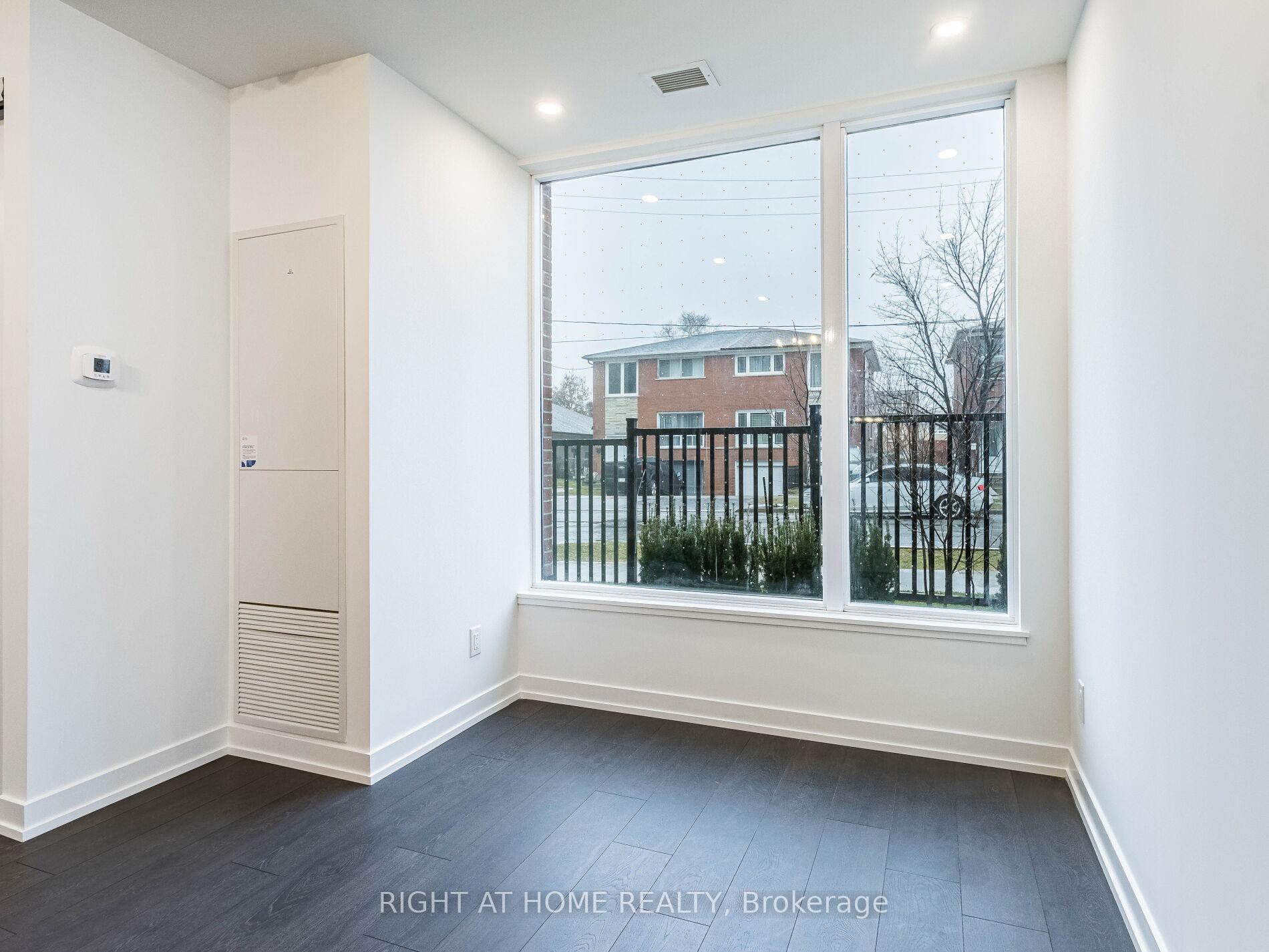 2 Bedrooms Condo at 5 maryport, Toronto For sale