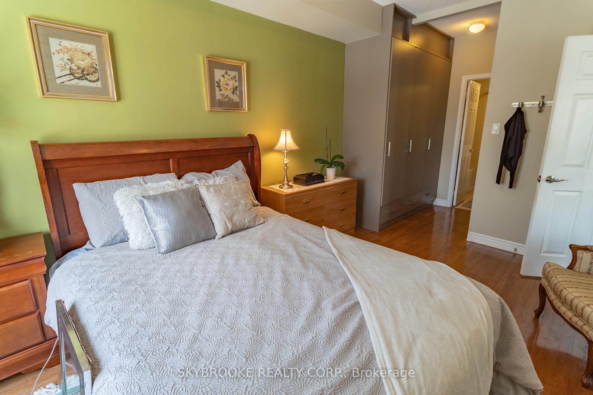 2 Bedrooms Condo at 245 Pine Grove,  Vaughan For sale