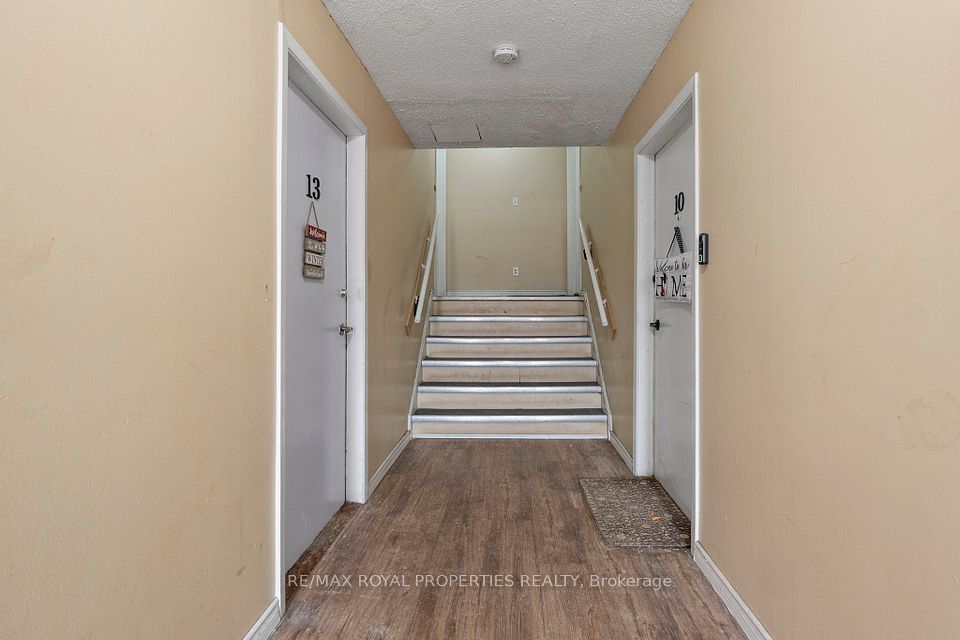 https://trreb-image.ampre.ca/NLHqw0_uUhJ_9uvwrrYXNJkendIvL8dbASwLTzh21fo/rs:fit:960:960/wm:.5:so:0:50:.4/wmsh:10/wmt:PHNwYW4gZm9yZWdyb3VuZD0nd2hpdGUnIGZvbnQ9JzY4Jz5SRS9NQVggUk9ZQUwgUFJPUEVSVElFUyBSRUFMVFksIEJyb2tlcmFnZTwvc3Bhbj4/L3RycmViL2xpc3RpbmdzLzQwLzgyLzQ2Lzg1L3AvNDhhOTFmNTgtNDE1Zi00MWE3LTg4NDEtMThiOTlhMTA0Yzk5LkpQRw.jpg
