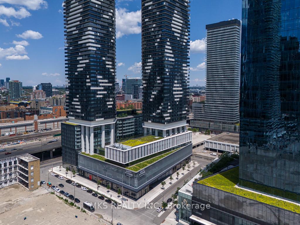 3 Bedrooms Condo at 138 Downes,  Toronto For sale