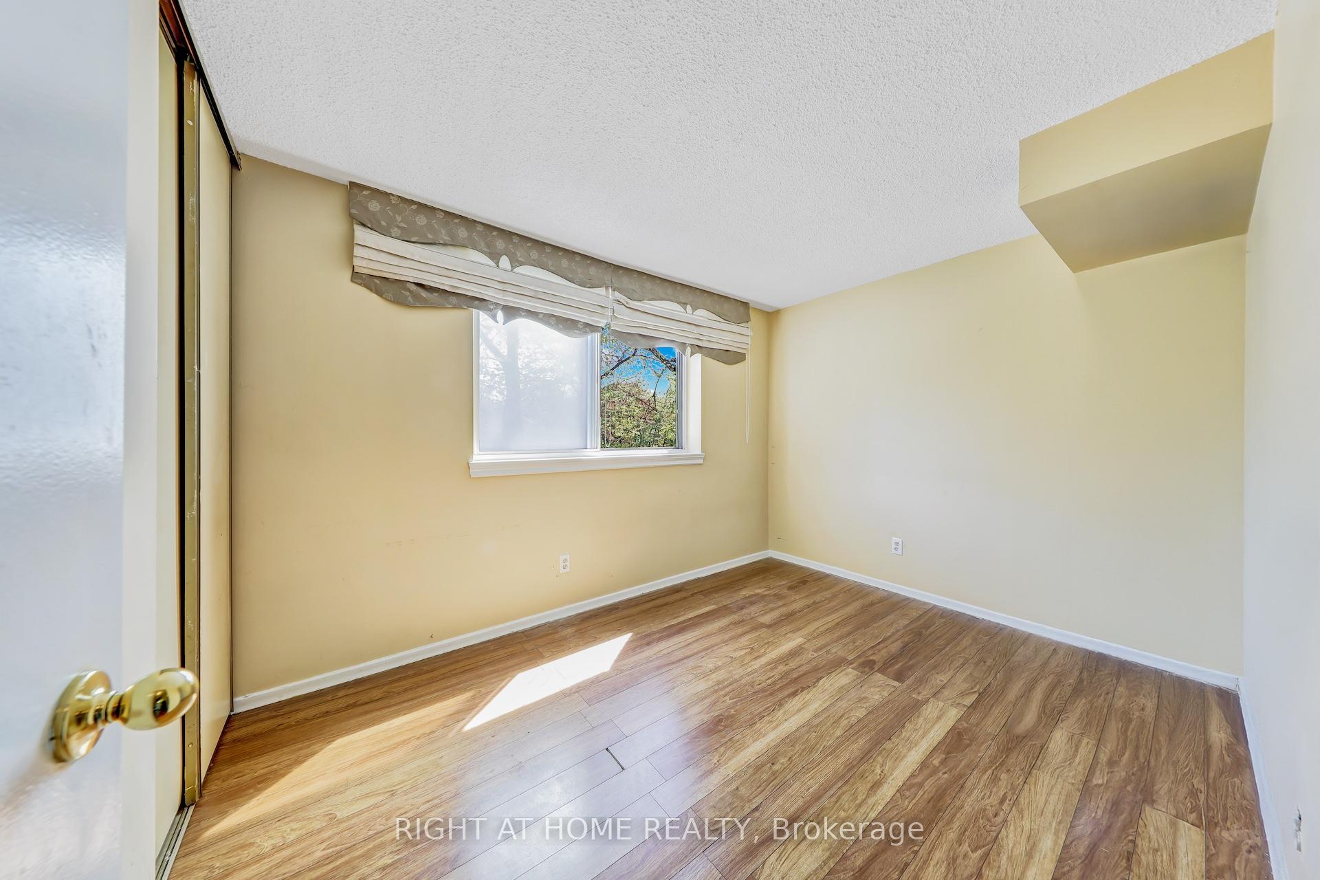 3 Bedrooms Condo at 1665 Victoria Park, Toronto For sale