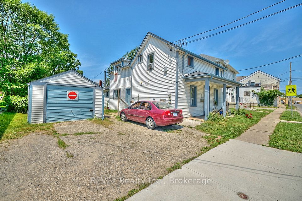 8 PELHAM Road, St. Catharines, ON L2S 1P9