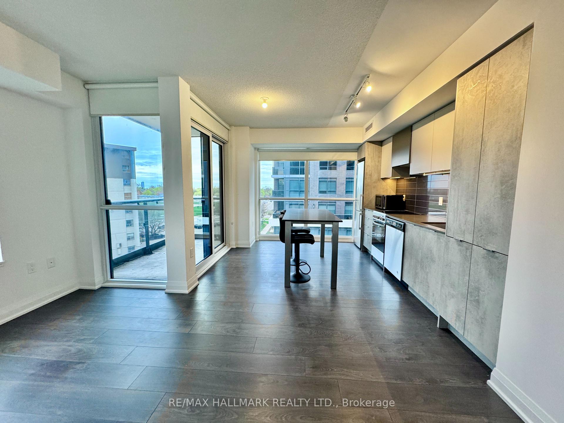 2 Bedrooms Condo at 26 Gibbs, Toronto For sale