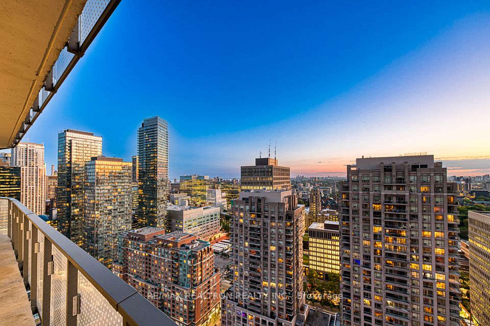 #2805 - 11 Wellesley Street, Toronto, ON M4Y 0G4
