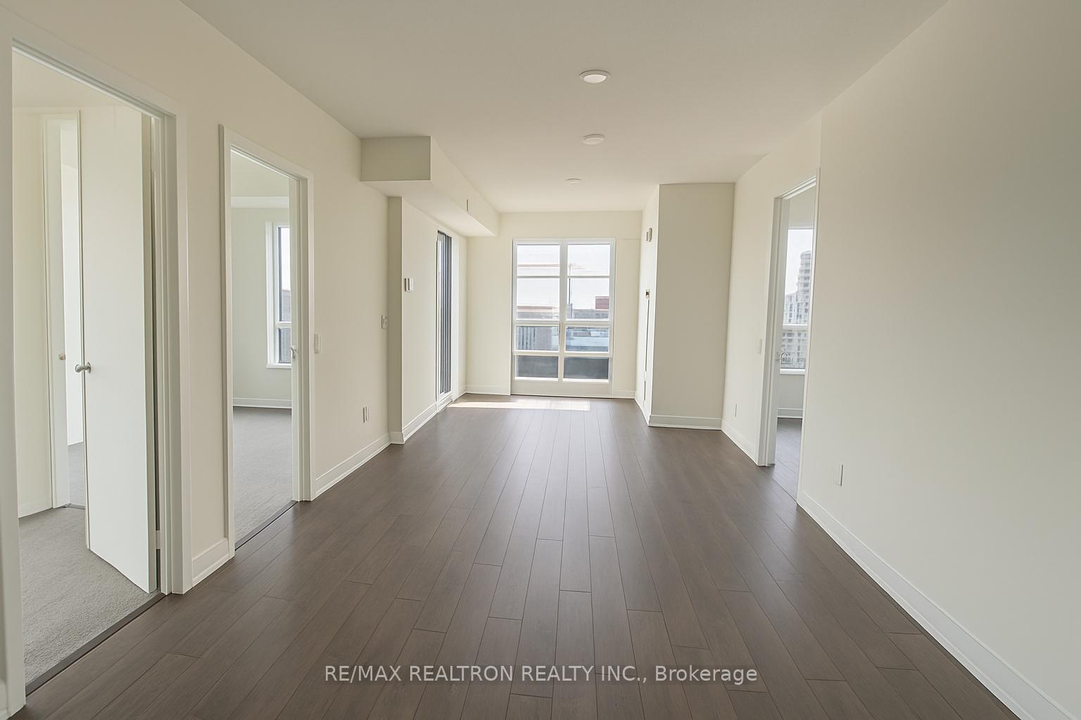 3 Bedrooms Condo at 10 Wilby, Toronto For sale