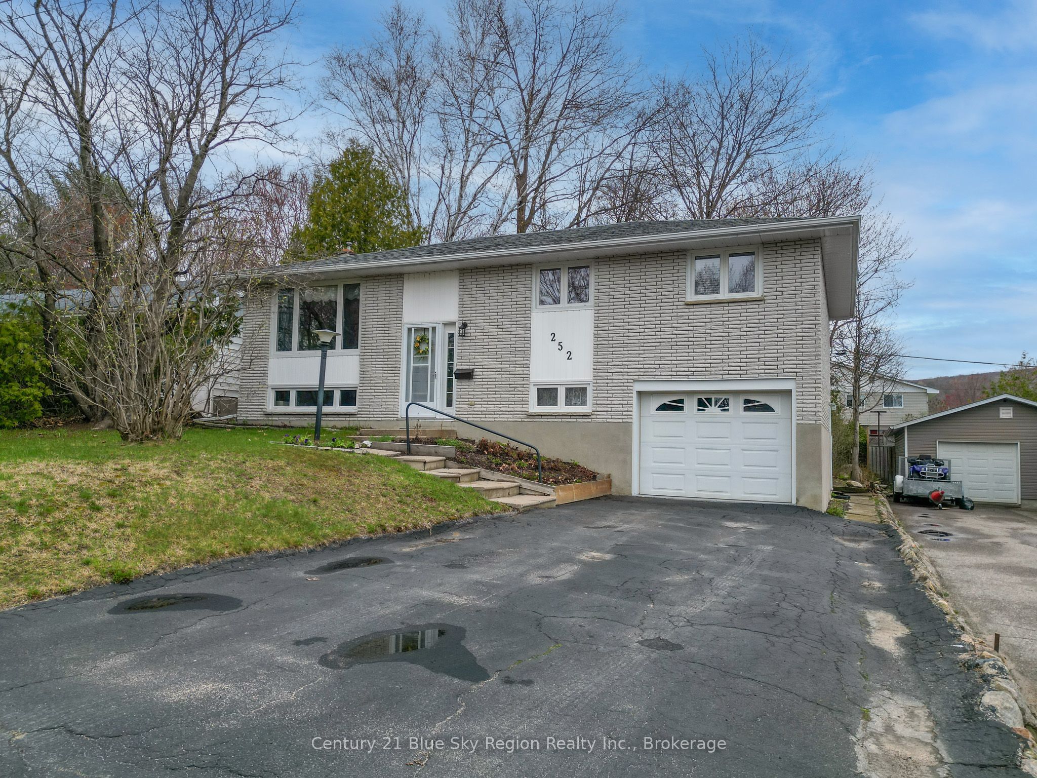 252 Glen Rouge Drive, North Bay, ON P1A 3H8