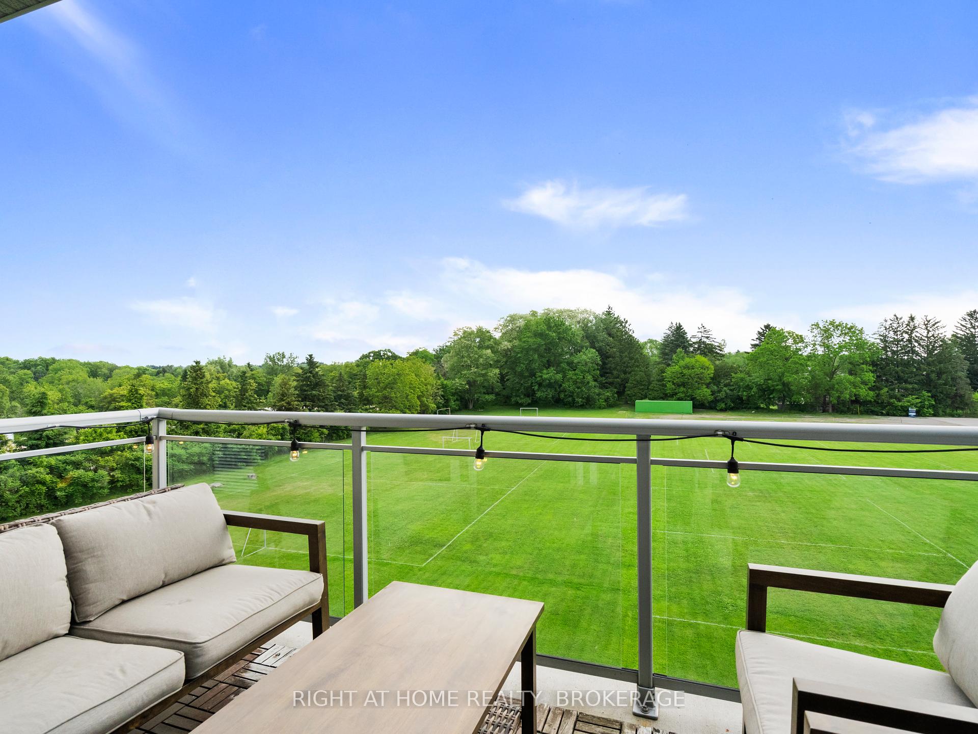 2 Bedrooms Condo at 16 Markle, Hamilton For sale