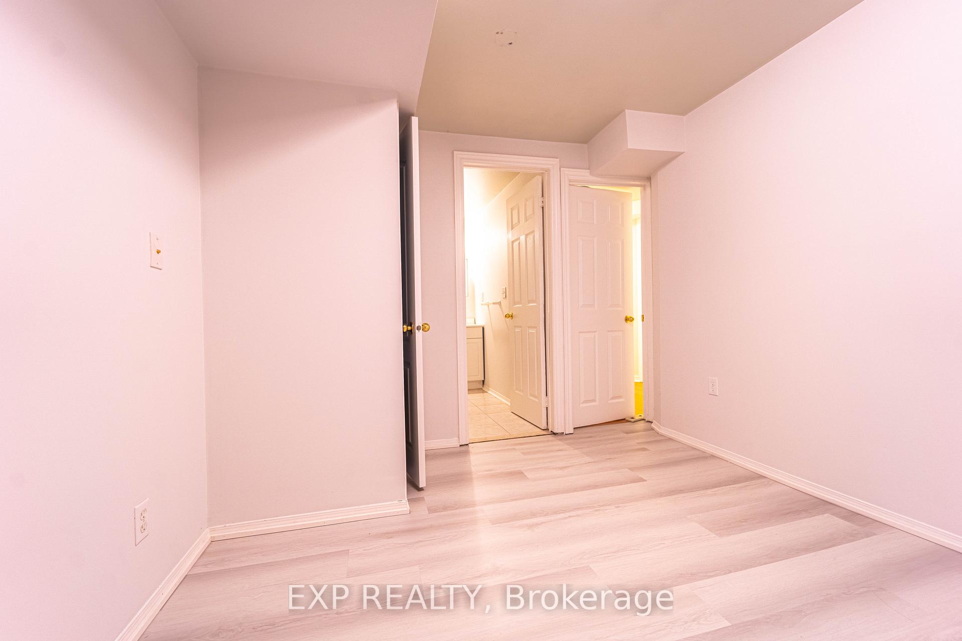 4 Bedrooms Condo at 199 Hillcrest, Mississauga For sale