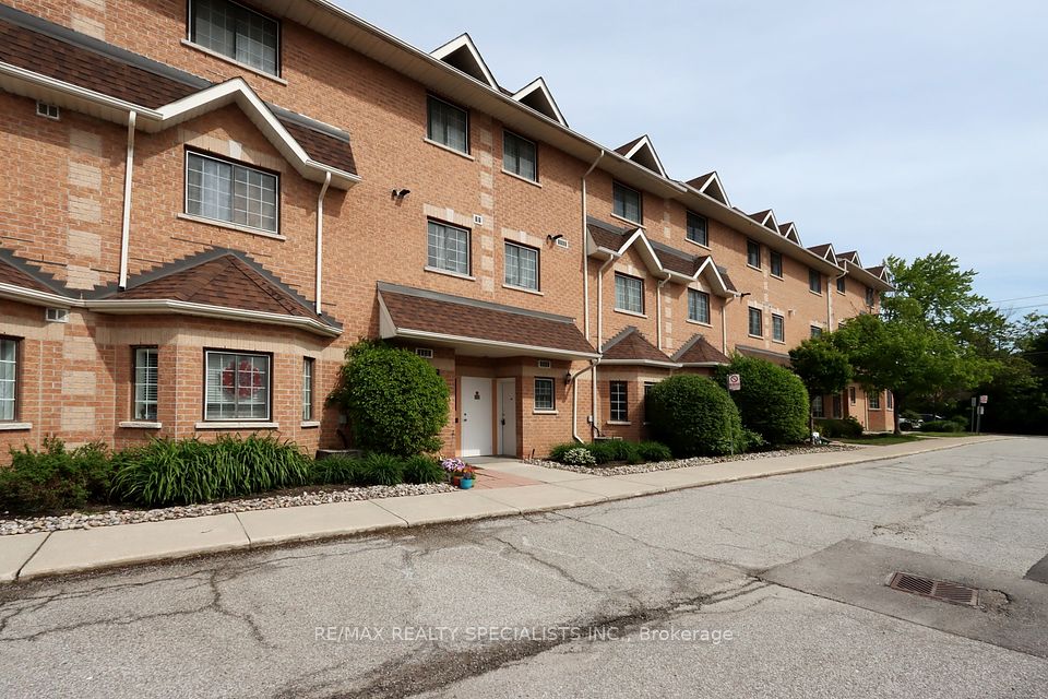 #105 - 98 William Street, Mississauga, ON L5M 1J5