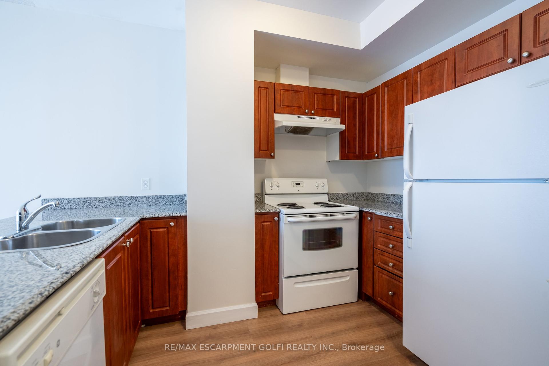 2 Bedrooms Condo at 135 James, Hamilton For sale