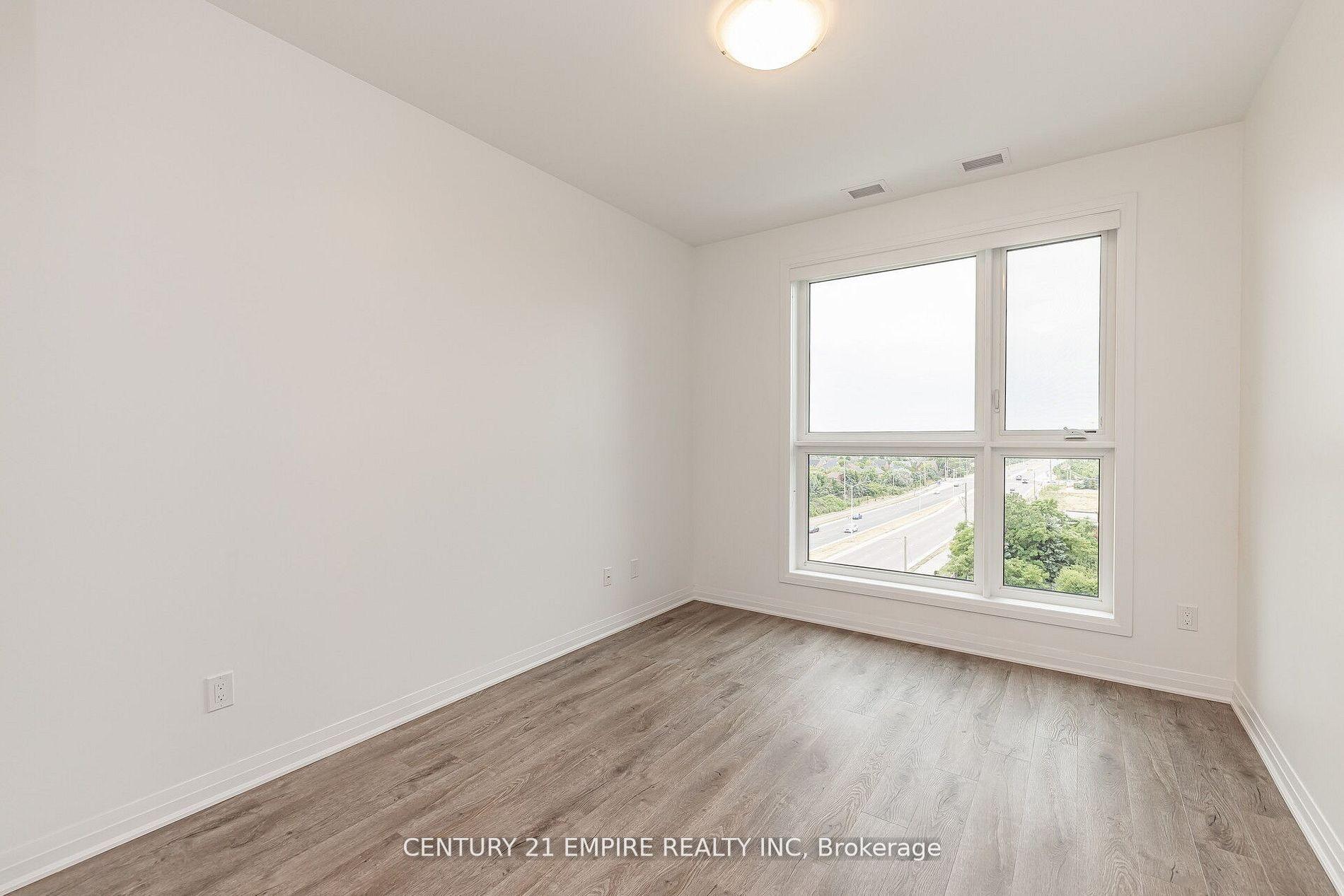 2 Bedrooms Condo at 95 Dundas,  Oakville For sale