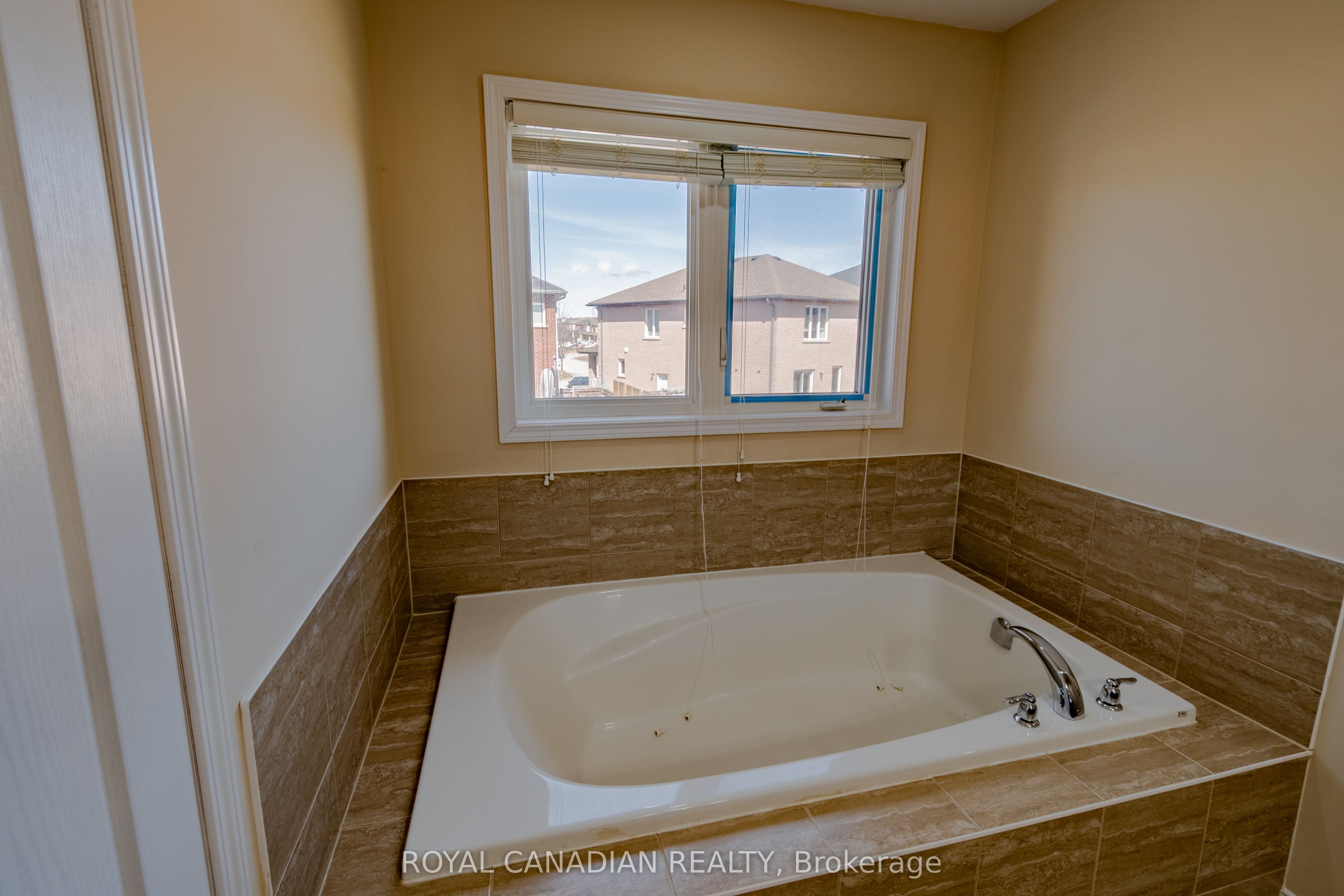 213 Richardson Crescent