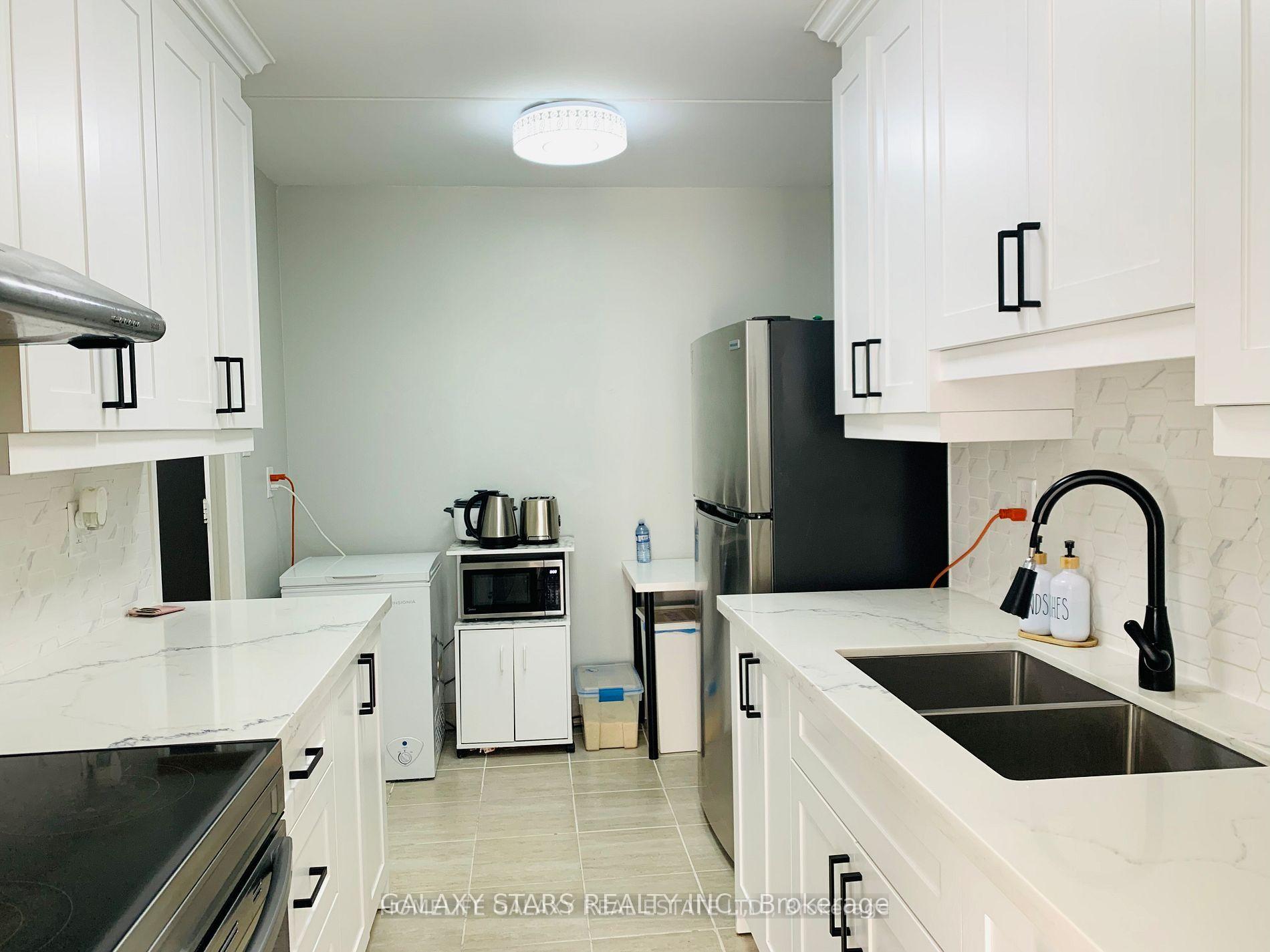 2 Bedrooms Condo at 2 Glamorgan,  Toronto For sale