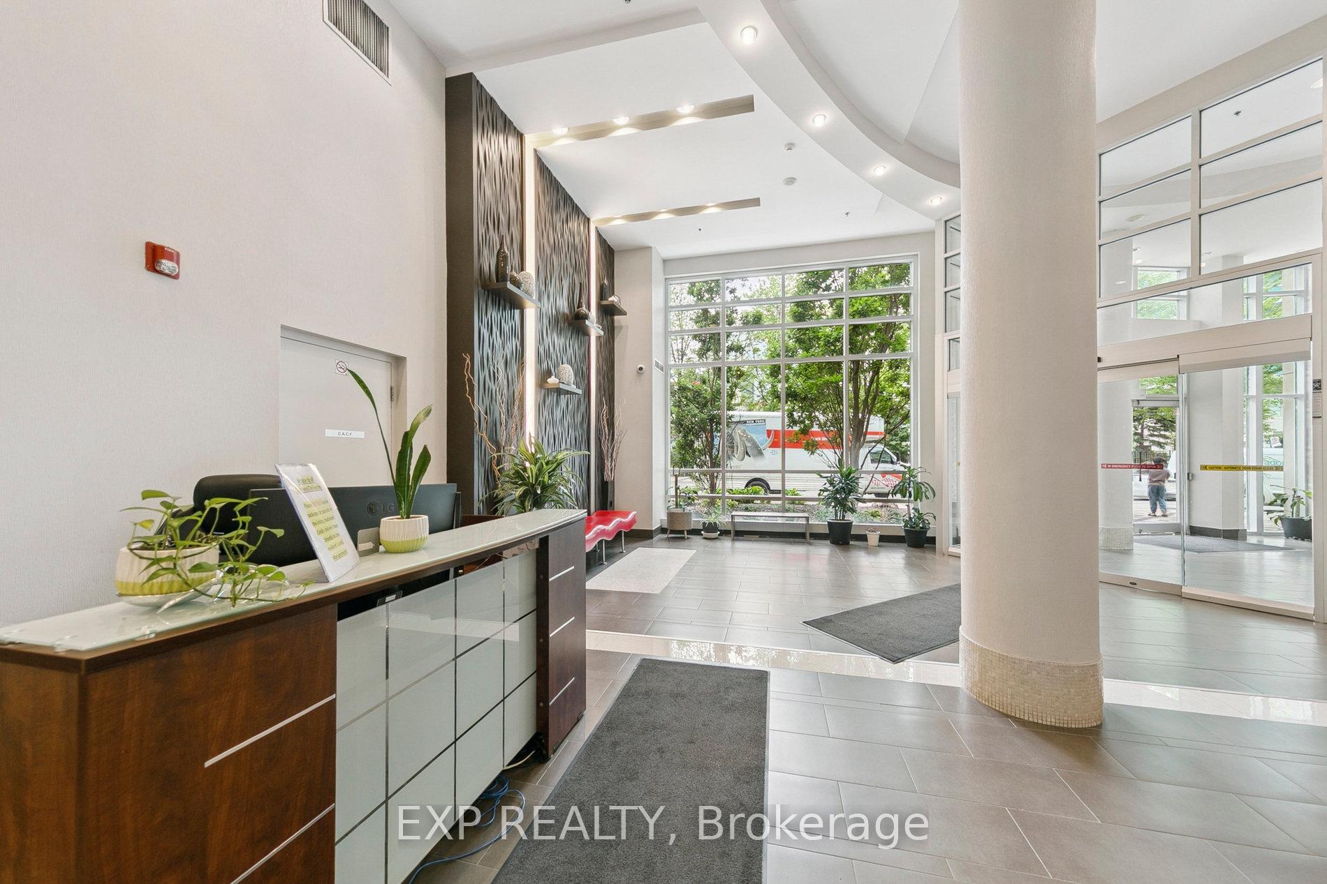 2 Bedrooms Condo at 70 Absolute, Mississauga For sale