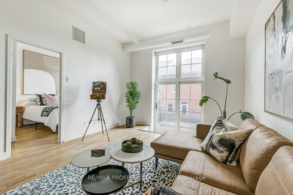 2 Bedrooms Condo at 152 Annette,  Toronto For sale