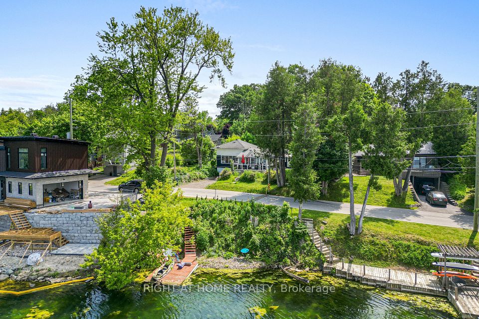 5773 Lakeshore