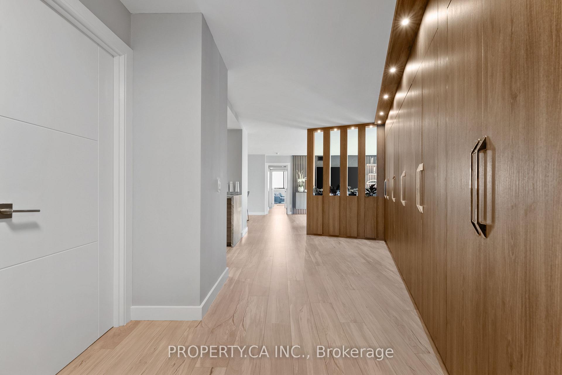 3 Bedrooms Condo at 40 Richview, Toronto For sale
