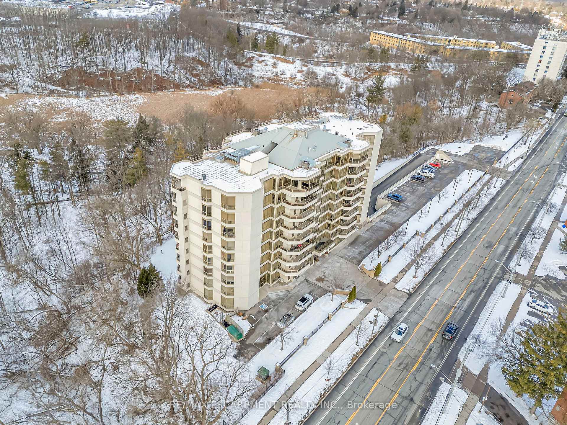 2 Bedrooms Condo at 1770 Main,  Hamilton For sale