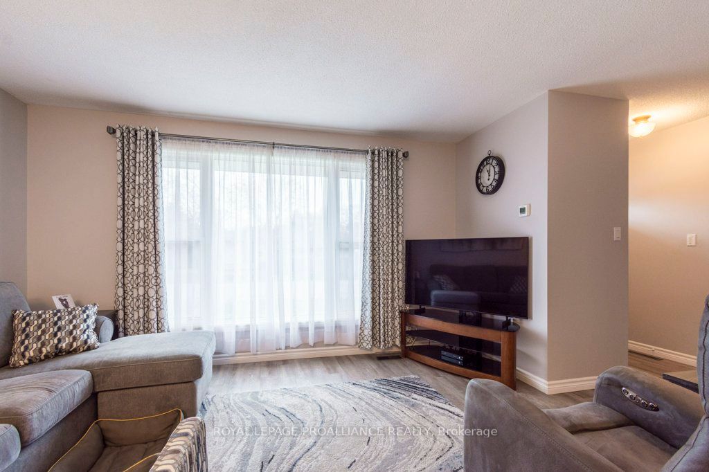 262 BARRETT Boulevard, Greater Napanee, ON K7R 1G7