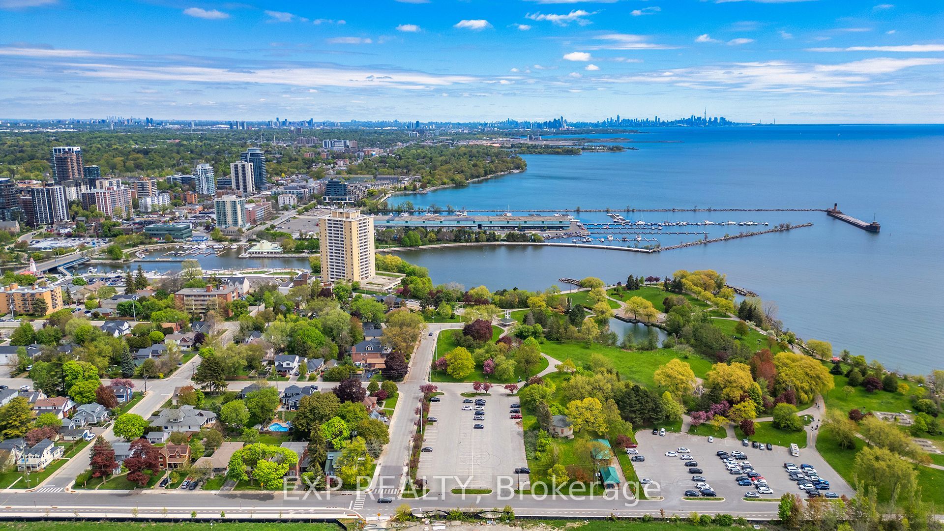 172 Queen Street W