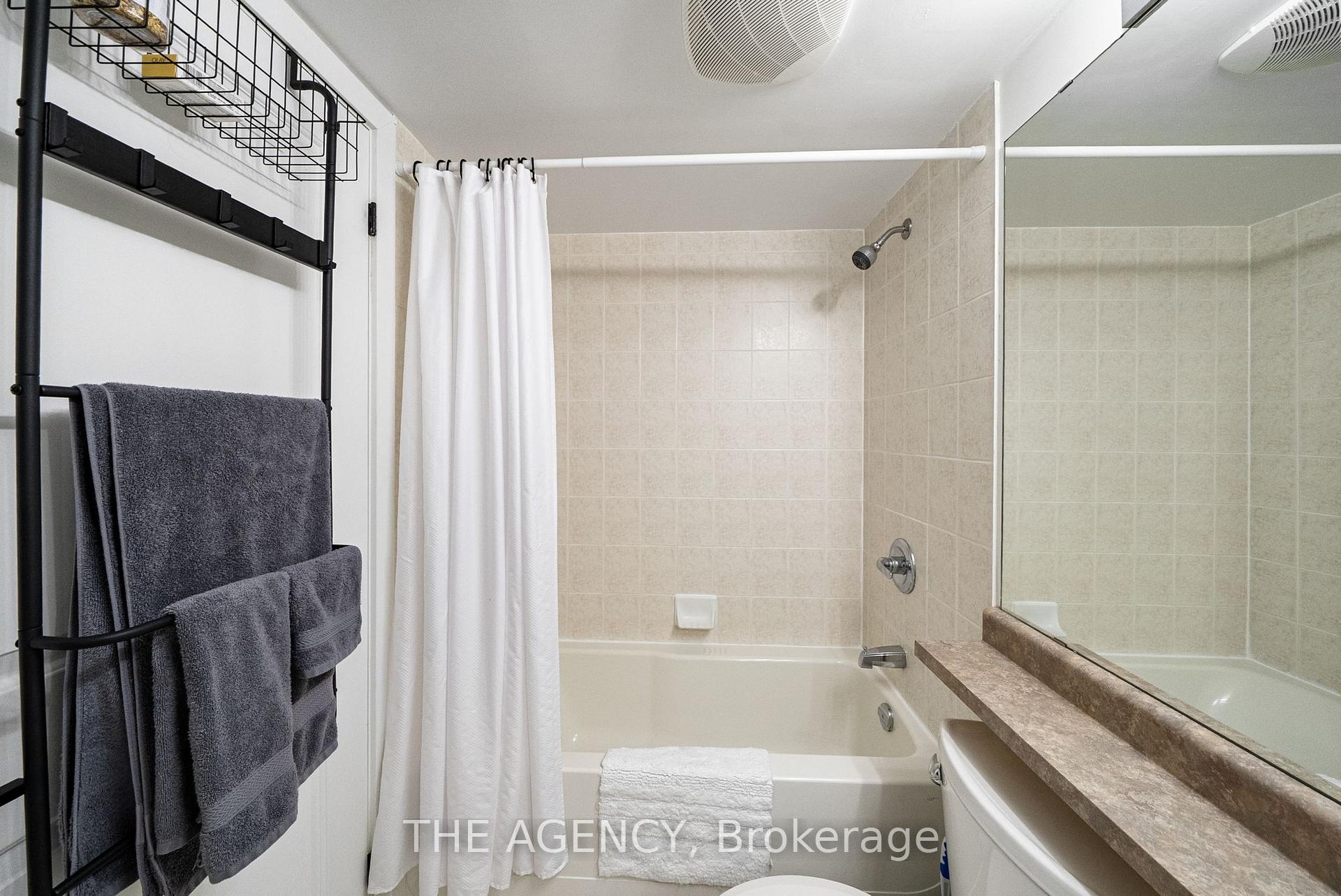 2 Bedrooms Condo at 50 Lynn Williams, Toronto For sale