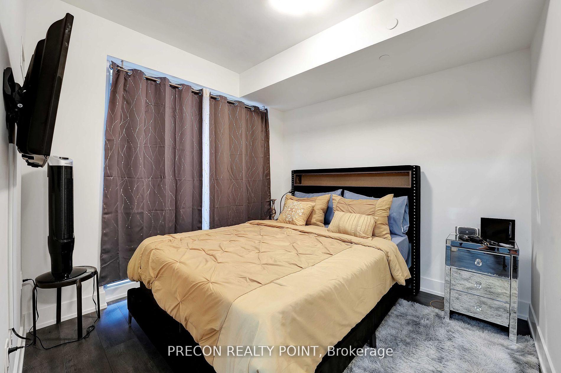 2 Bedrooms Condo at 2450 Old Bronte, Oakville For sale