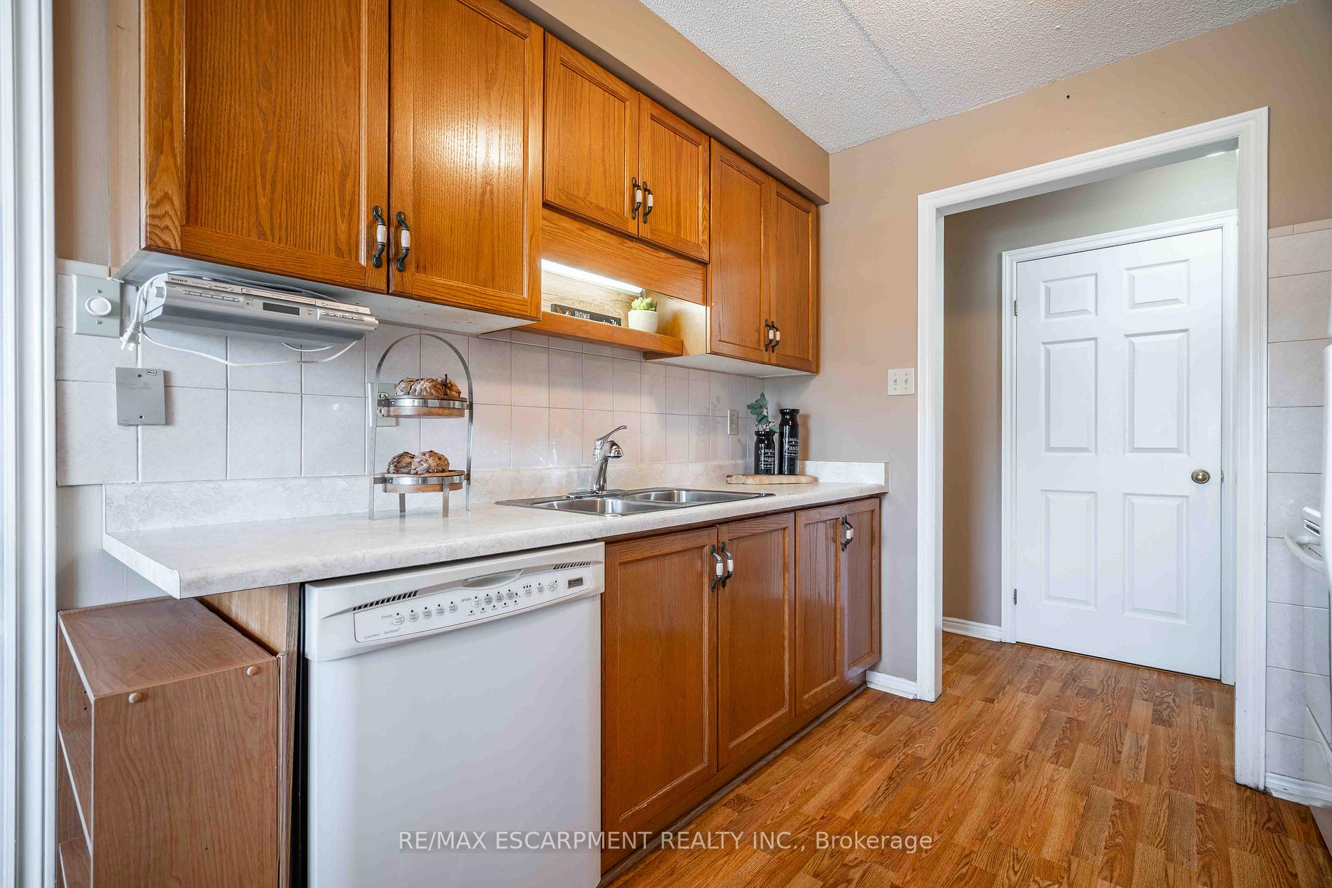 2 Bedrooms Condo at 416 Limeridge, Hamilton For sale
