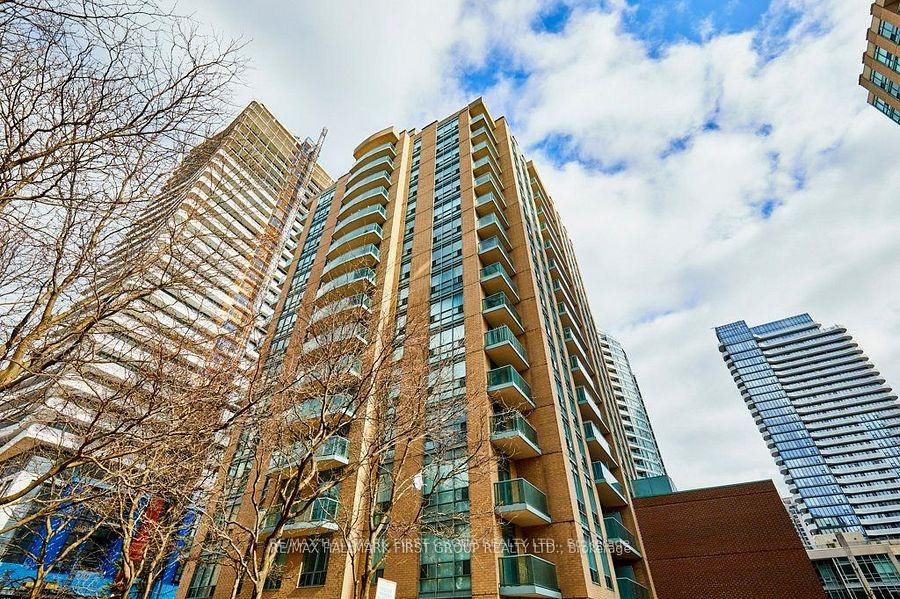 2 Bedrooms Condo at 28 Olive, Toronto For sale