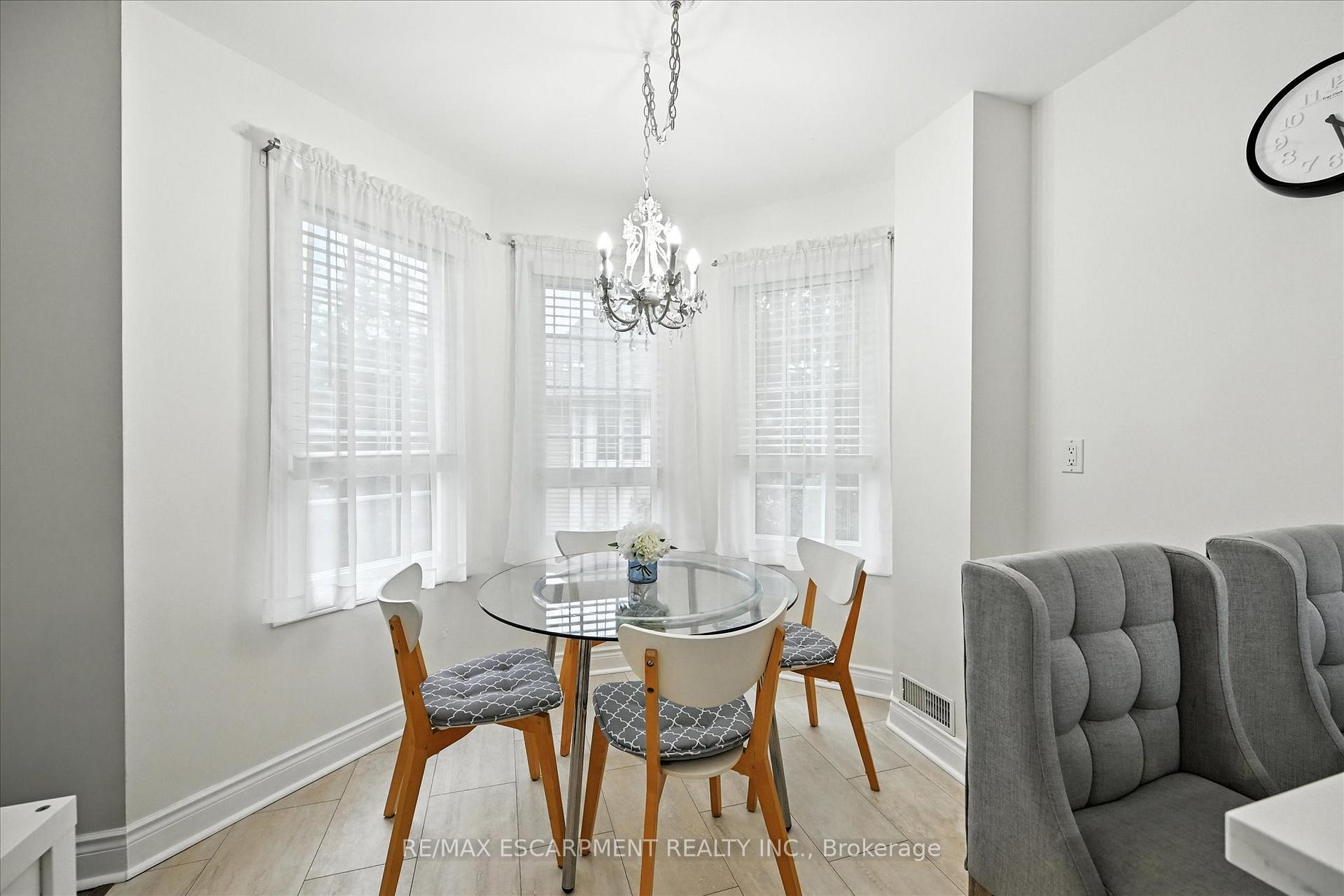 3 Bedrooms Condo at 2110 CLEAVER, Burlington For sale