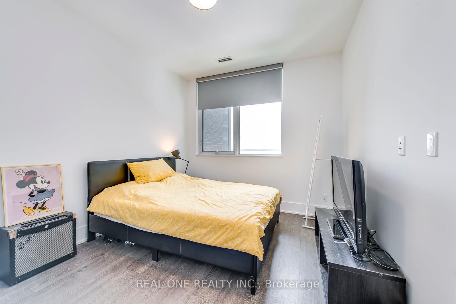 2 Bedrooms Condo at 1 Edgewater, Toronto For sale