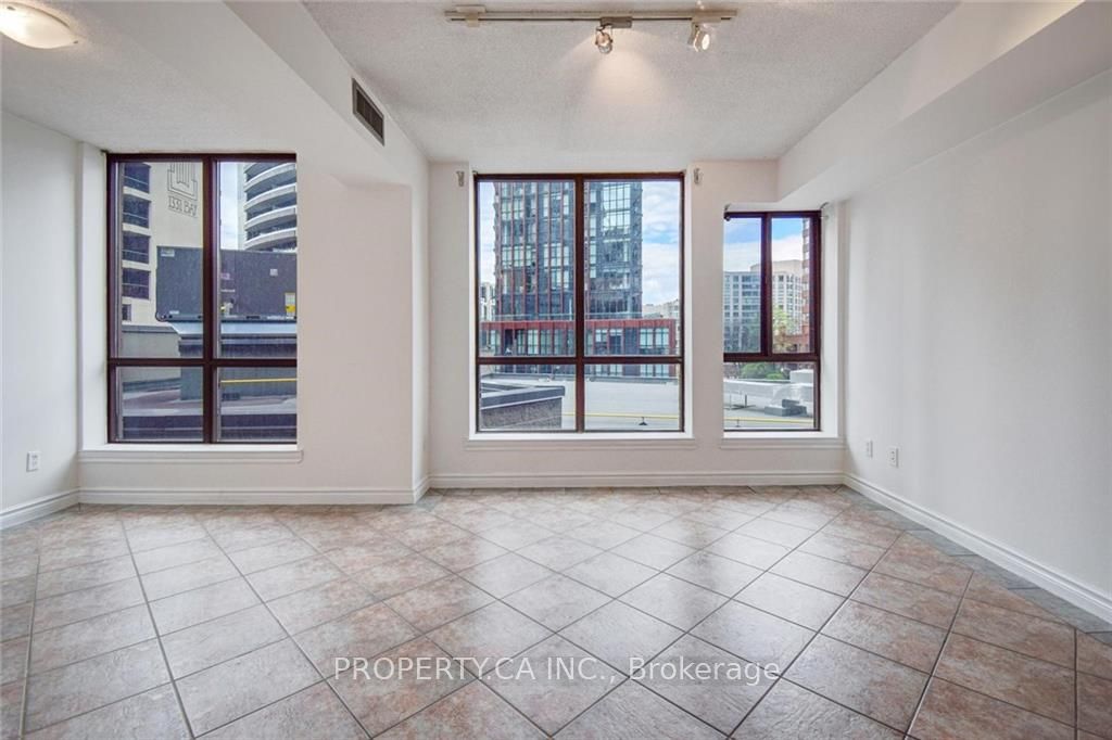 40 Scollard Street S #404, Toronto C02 Annex