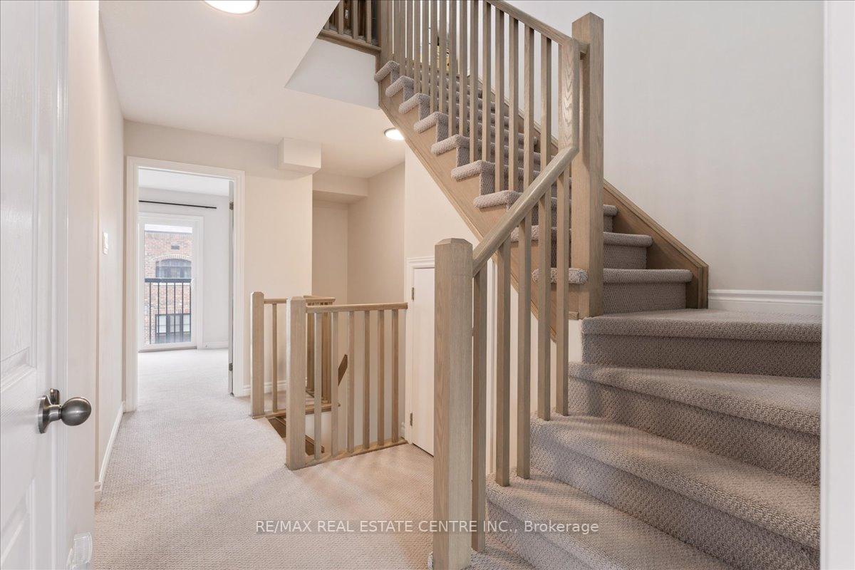 2 Bedrooms Condo at 219 Dundas, Hamilton For sale