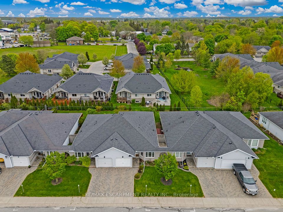 6 Village Drive, West Lincoln, ON L0R 2A0