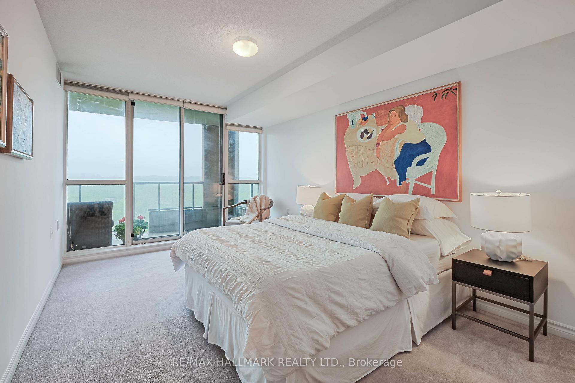 2 Bedrooms Condo at 388 Bloor, Toronto For sale