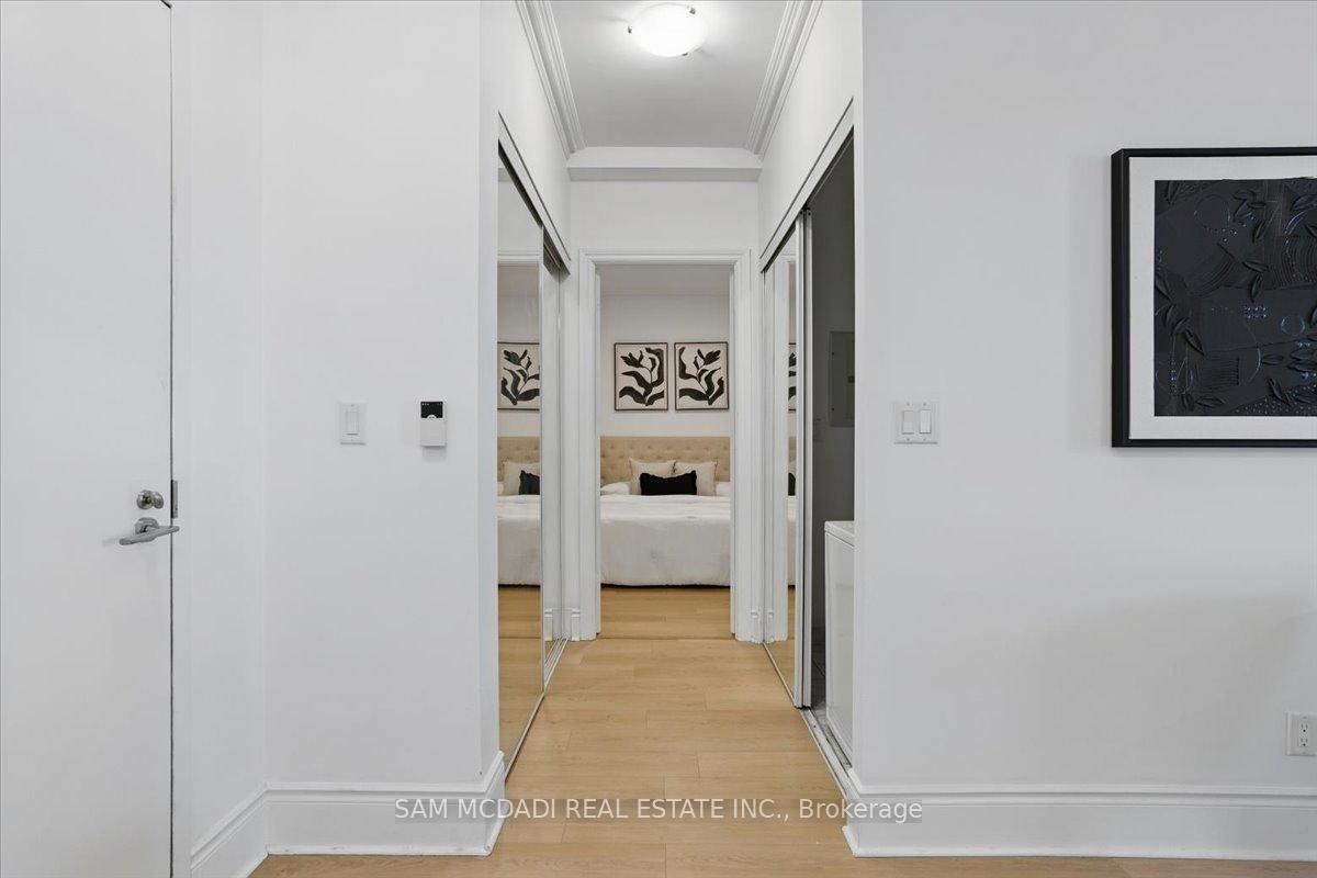 3 Bedrooms Condo at 3888 Duke Of York, Mississauga For sale