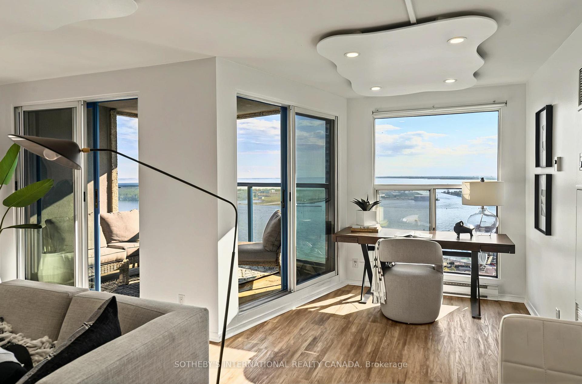 3 Bedrooms Condo at 99 Harbour, Toronto For sale