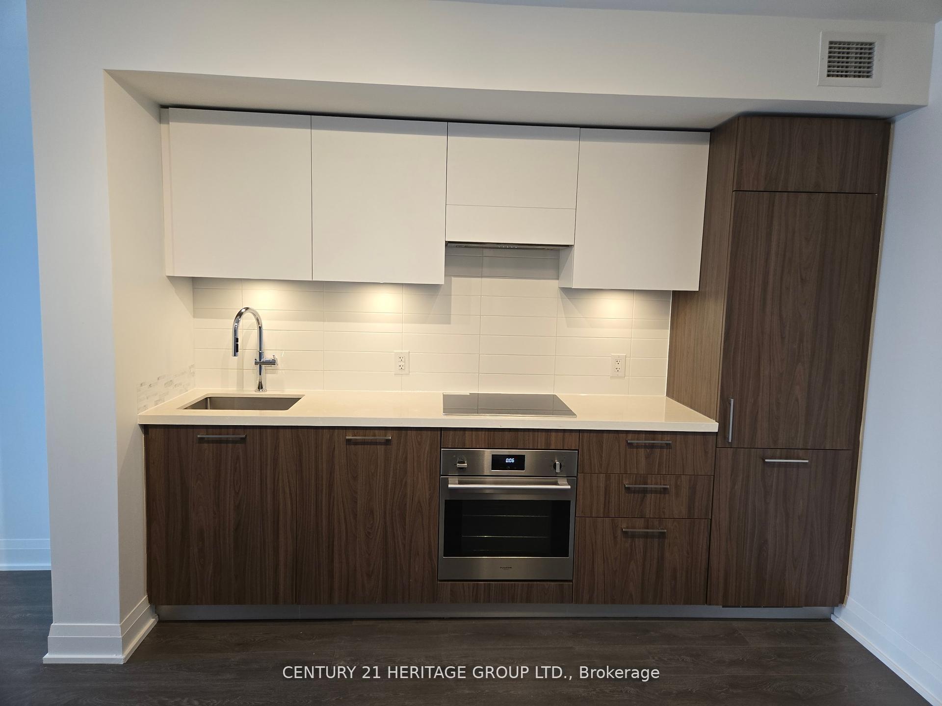 2 Bedrooms Condo at 33 Frederick Todd, Toronto For sale