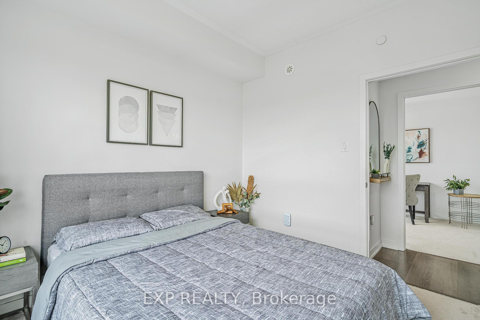 2 Bedrooms Condo at 20 Orchid Place, Toronto For sale