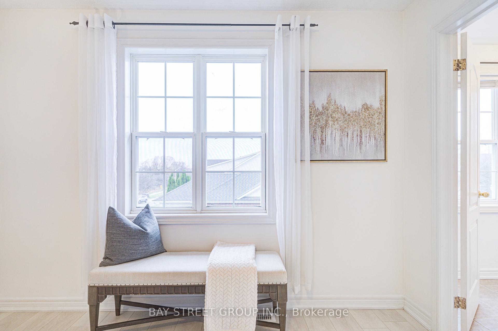 2 Bedrooms Condo at 1085 Harrogate, Hamilton For sale