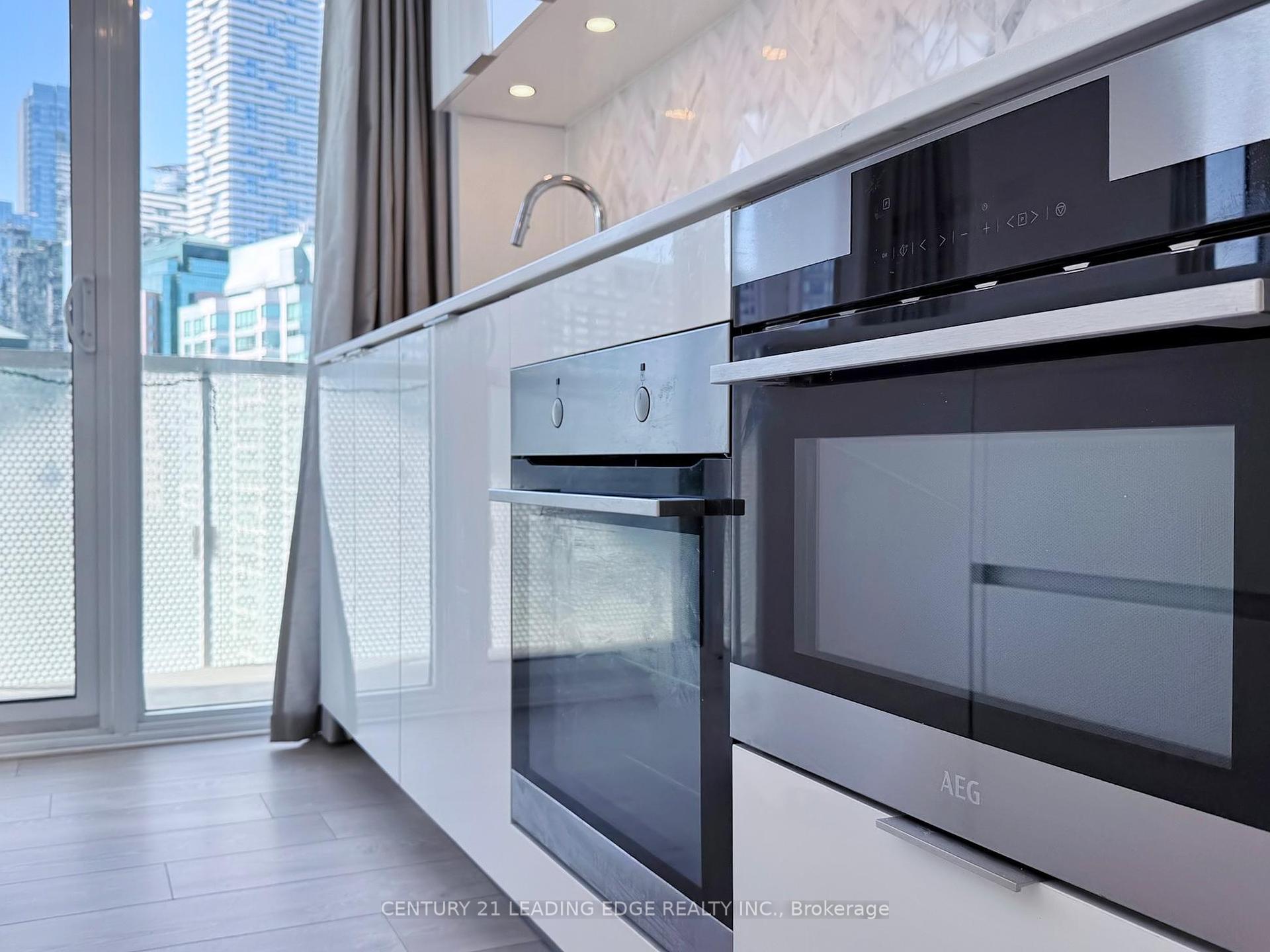 1 Bedroom Condo at 15 Queens,  Toronto For sale