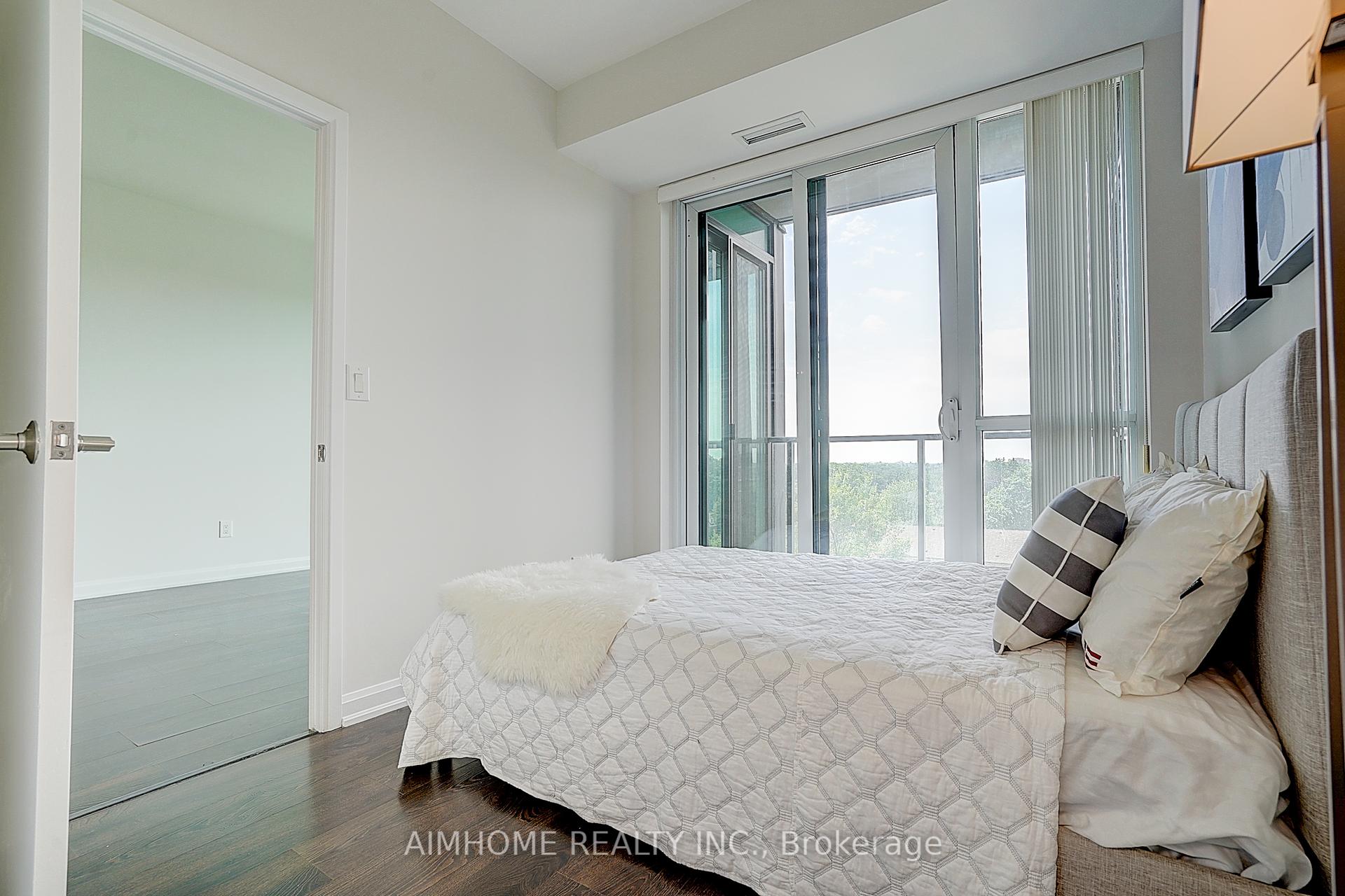 3 Bedrooms Condo at 11 Bogert, Toronto For sale