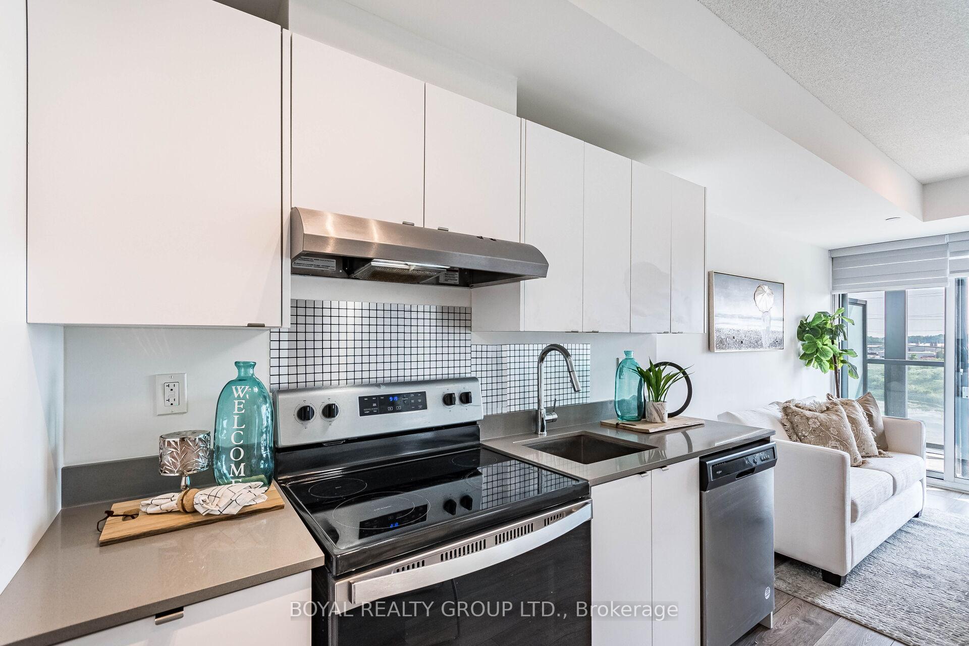 2 Bedrooms Condo at 3200 Dakota Common, Burlington For sale